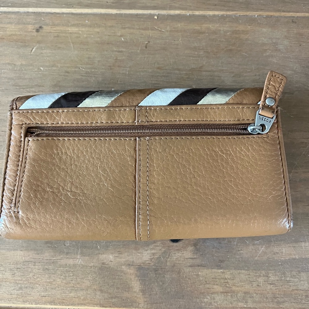 Fossil Checkbook Wallet In Very Good Condition. M… - image 4
